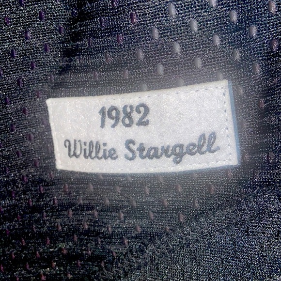 AUTH ⚾️ Willie Stargell #8 jersey | Pirates | 40 (M) | 1982 | Like New - Picture 4 of 5